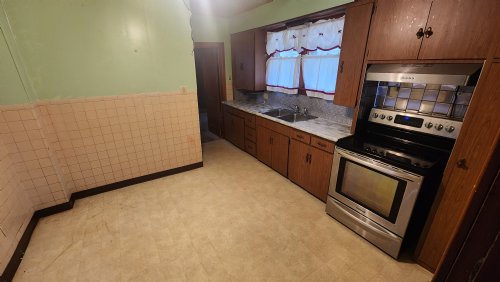 1022 7th St Sheldon, Iowa 51201