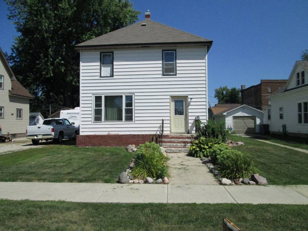 613 9th St Sheldon, Iowa 51201 3 Bedroom